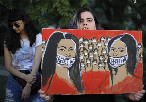 Протест оборио и румунског министра полиције